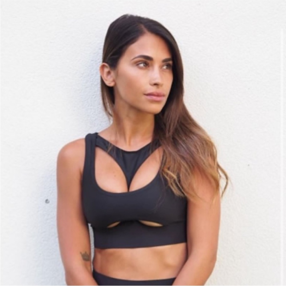 Alo Yoga Airlift Cutaway Black Women's Sports Bra Size L nwot